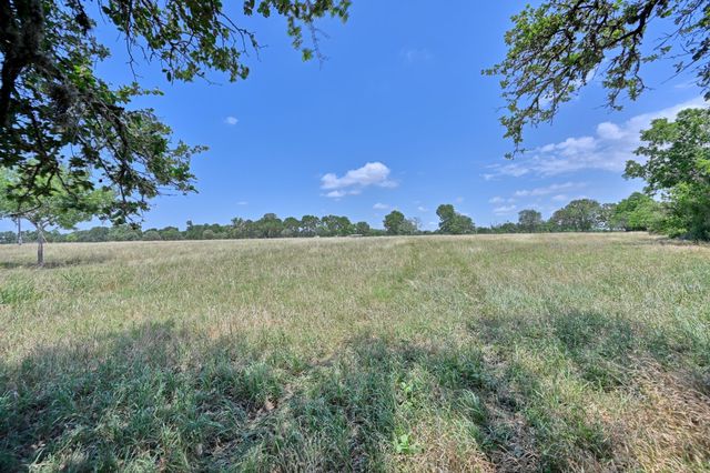 6238 Kovar Road, Fayetteville, TX 78940