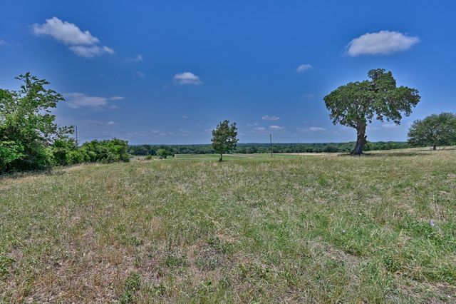 6238 Kovar Road, Fayetteville, TX 78940