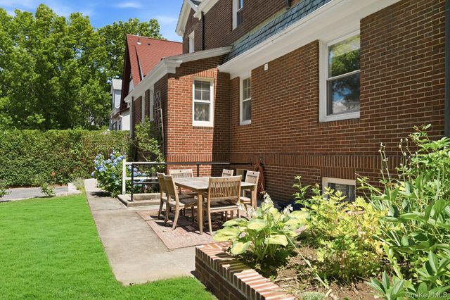 64 Prospect Street, White Plains, NY 10606
