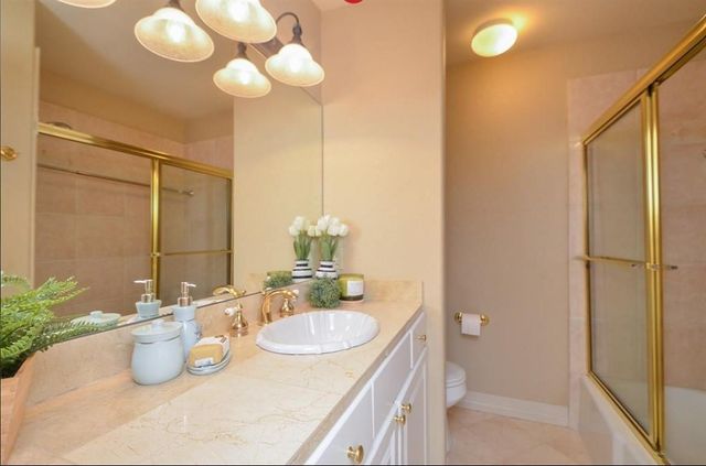 1573 W Sam Houston Parkway S, Houston, TX 77042