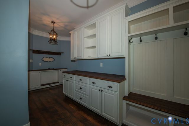 8452 Mount Eagle Rd, Hanover, VA 23005