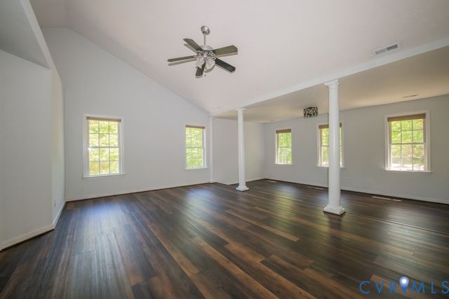 8452 Mount Eagle Rd, Hanover, VA 23005