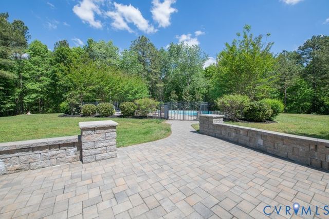 8452 Mount Eagle Rd, Hanover, VA 23005