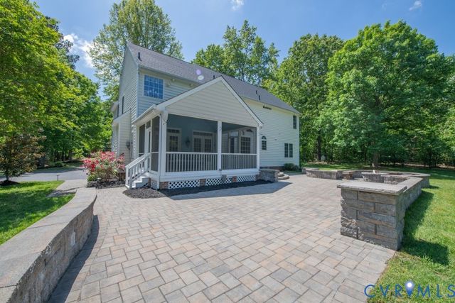 8452 Mount Eagle Rd, Hanover, VA 23005