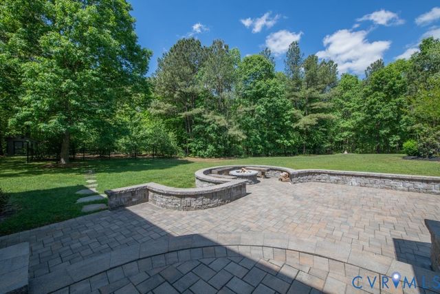8452 Mount Eagle Rd, Hanover, VA 23005