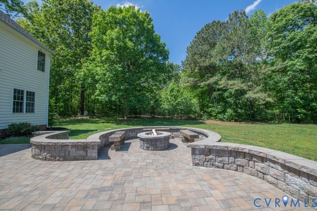 8452 Mount Eagle Rd, Hanover, VA 23005
