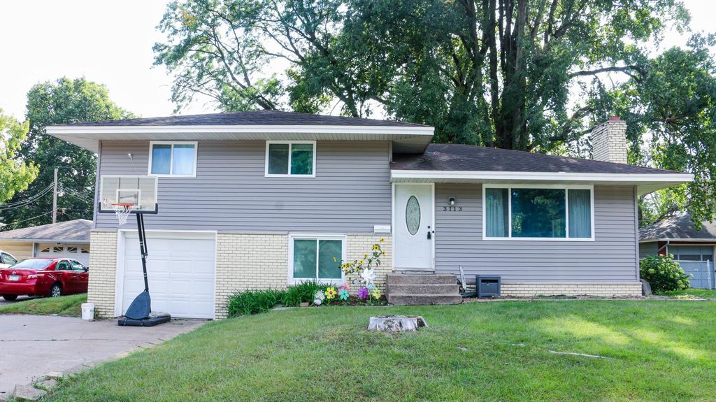 3113 65th Avenue N, Brooklyn Center, MN 55429