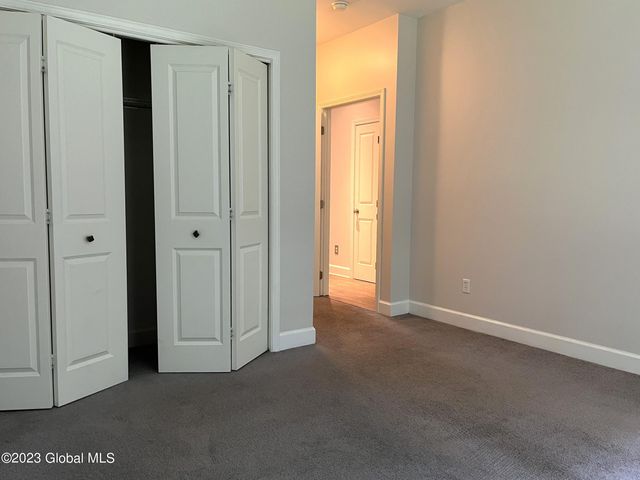 15 Lancaster Place, Milton, NY 12020