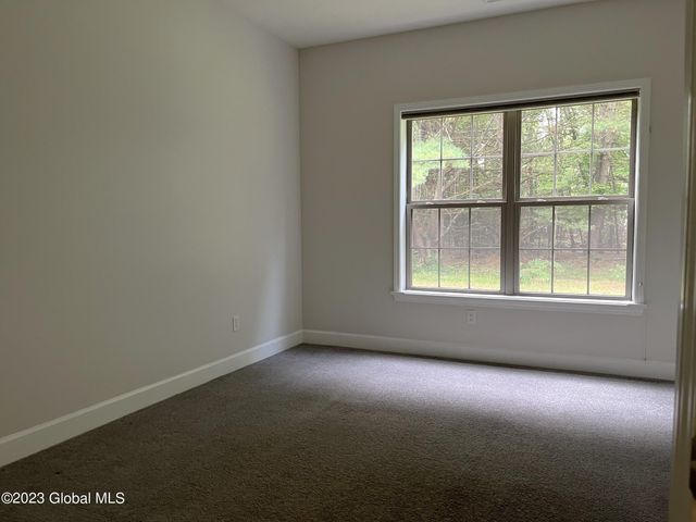 15 Lancaster Place, Milton, NY 12020
