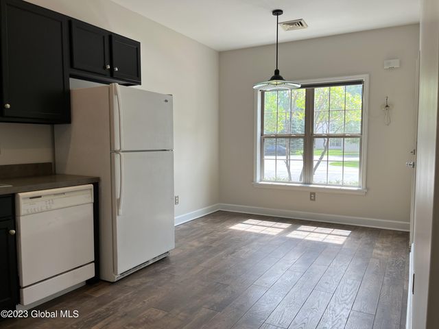15 Lancaster Place, Milton, NY 12020