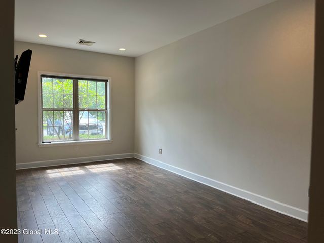 15 Lancaster Place, Milton, NY 12020