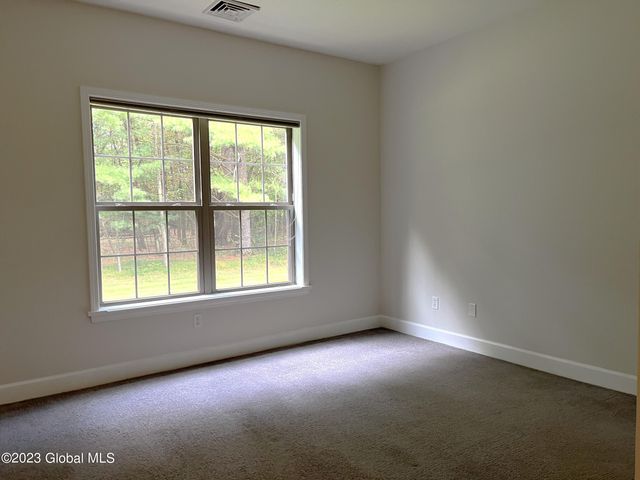 15 Lancaster Place, Milton, NY 12020