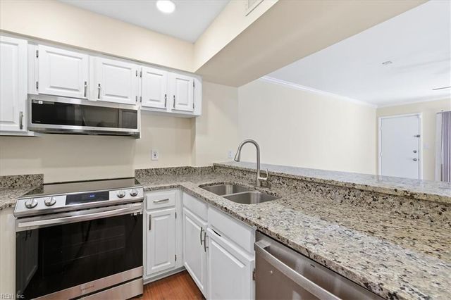 233 Mill Point DR, Hampton, VA 23669