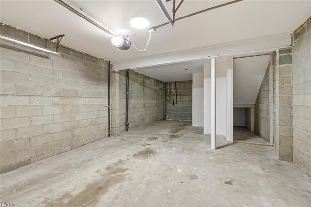 233 Mill Point DR, Hampton, VA 23669