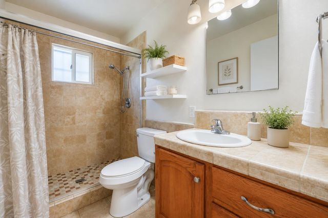 3913 E Fountain Way, Fresno, CA 93726