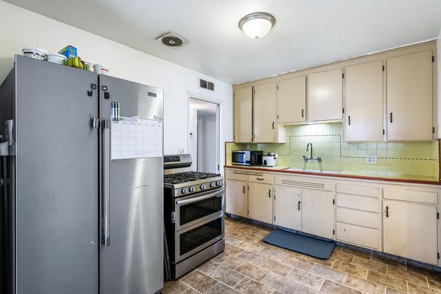 3913 E Fountain Way, Fresno, CA 93726