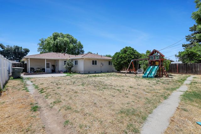 3913 E Fountain Way, Fresno, CA 93726