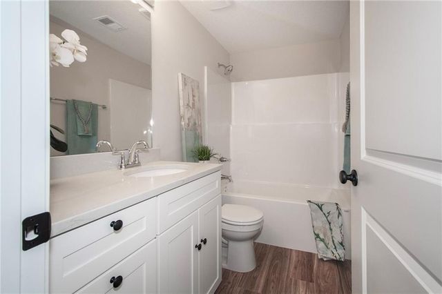 13745 Leigh Drive, Bonner Springs, KS 66012