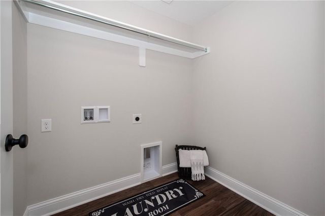 13745 Leigh Drive, Bonner Springs, KS 66012