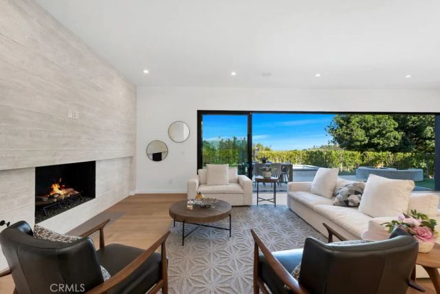 15641 High Knoll Road, Encino, CA 91436