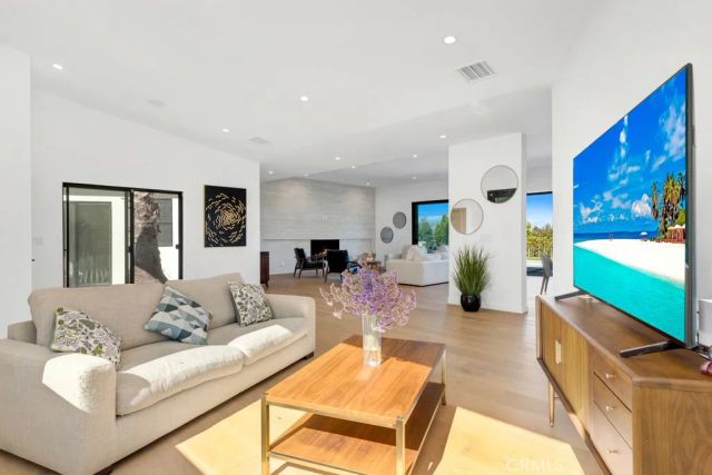 15641 High Knoll Road, Encino, CA 91436