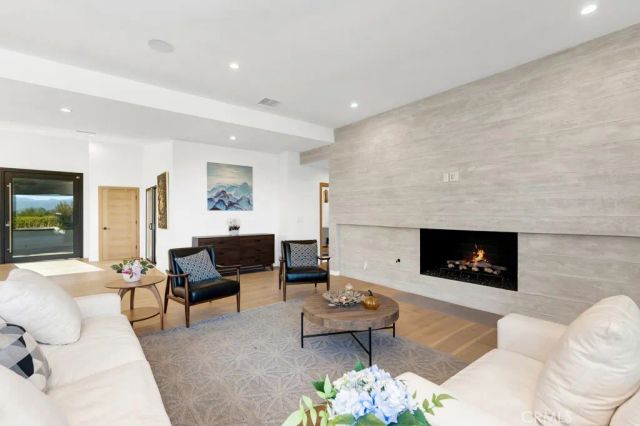 15641 High Knoll Road, Encino, CA 91436