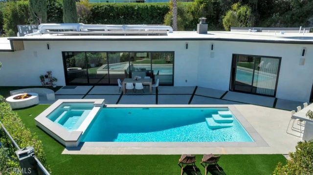 15641 High Knoll Road, Encino, CA 91436