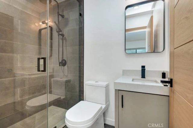 15641 High Knoll Road, Encino, CA 91436