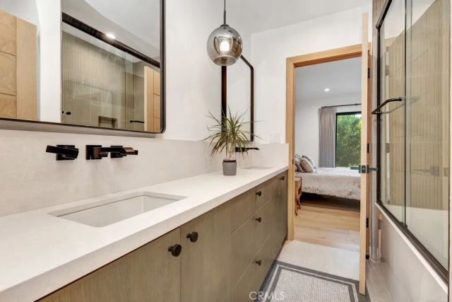 15641 High Knoll Road, Encino, CA 91436