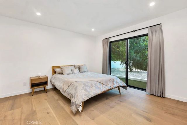 15641 High Knoll Road, Encino, CA 91436