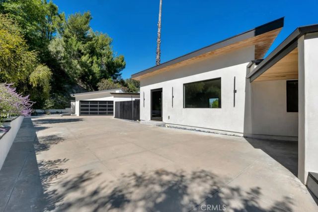 15641 High Knoll Road, Encino, CA 91436