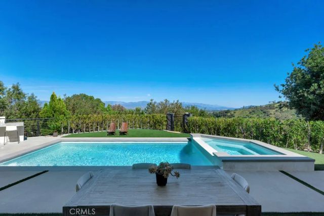 15641 High Knoll Road, Encino, CA 91436