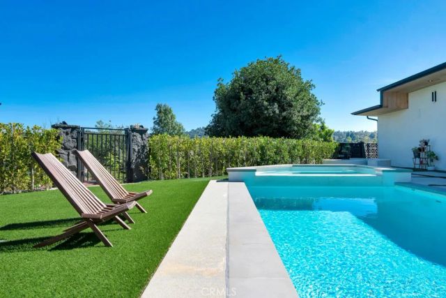 15641 High Knoll Road, Encino, CA 91436