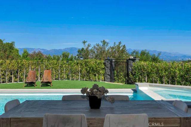 15641 High Knoll Road, Encino, CA 91436