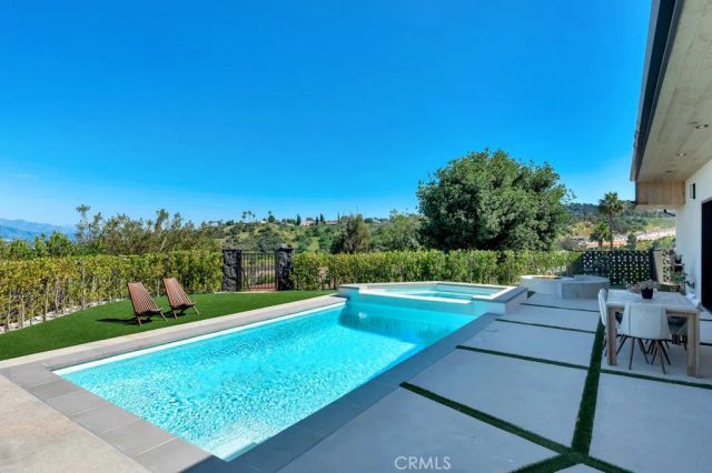 15641 High Knoll Road, Encino, CA 91436