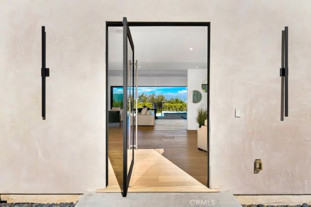 15641 High Knoll Road, Encino, CA 91436