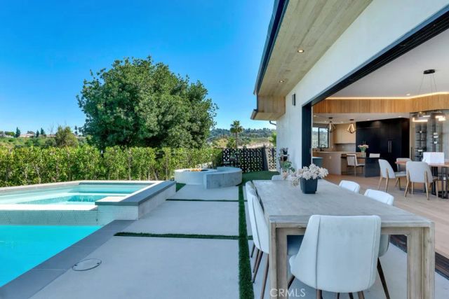 15641 High Knoll Road, Encino, CA 91436