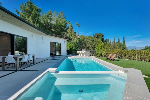 15641 High Knoll Road, Encino, CA 91436