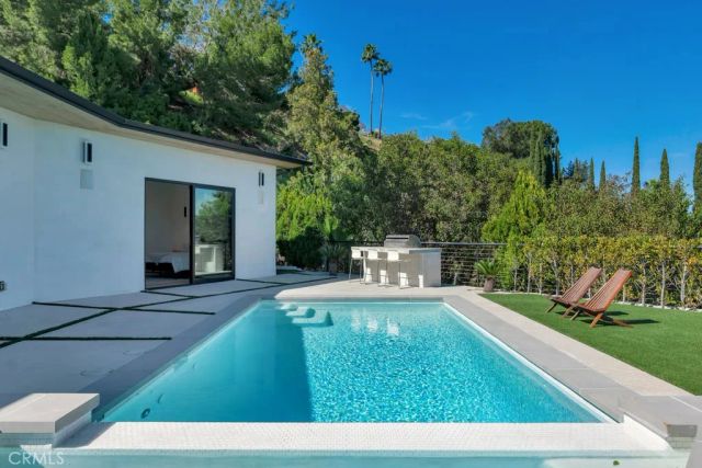 15641 High Knoll Road, Encino, CA 91436