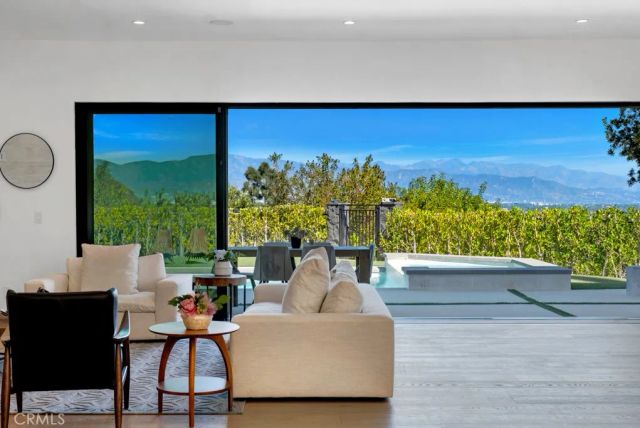 15641 High Knoll Road, Encino, CA 91436