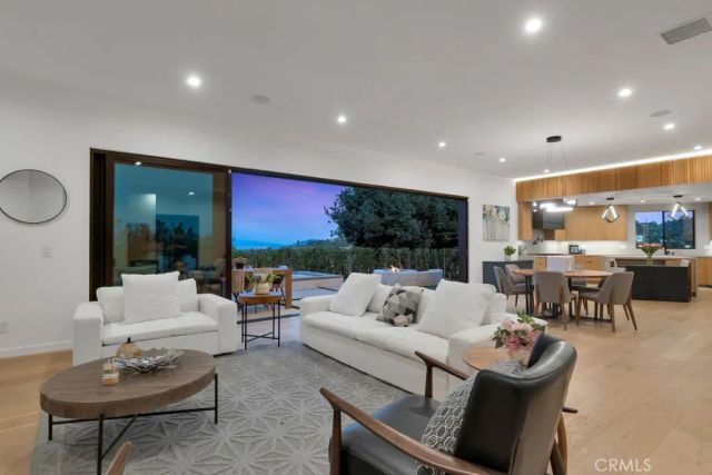 15641 High Knoll Road, Encino, CA 91436