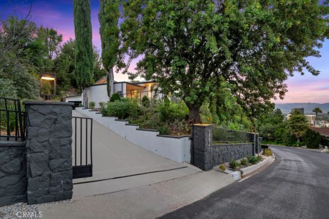 15641 High Knoll Road, Encino, CA 91436