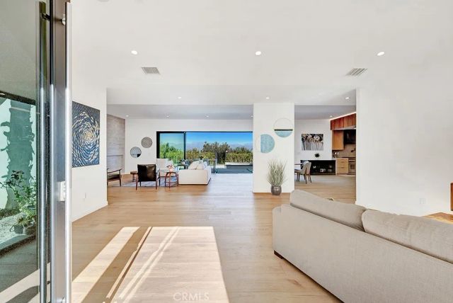 15641 High Knoll Road, Encino, CA 91436