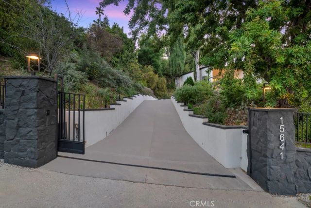 15641 High Knoll Road, Encino, CA 91436