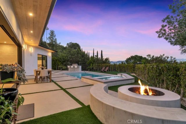 15641 High Knoll Road, Encino, CA 91436