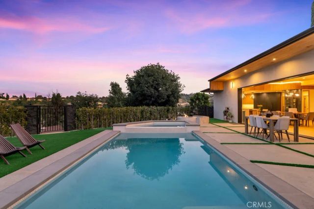 15641 High Knoll Road, Encino, CA 91436