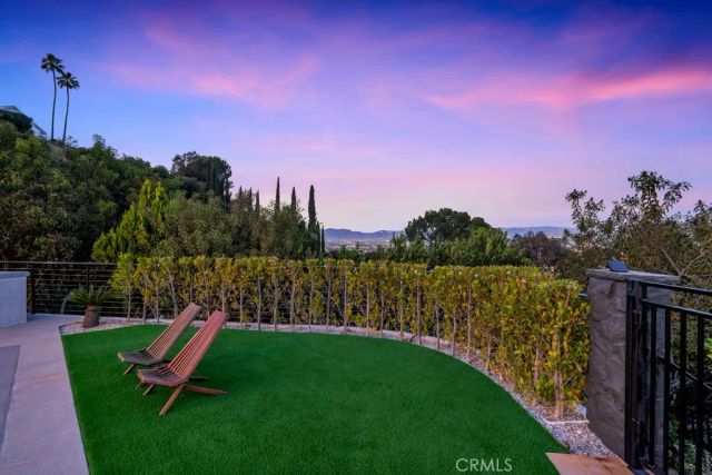 15641 High Knoll Road, Encino, CA 91436