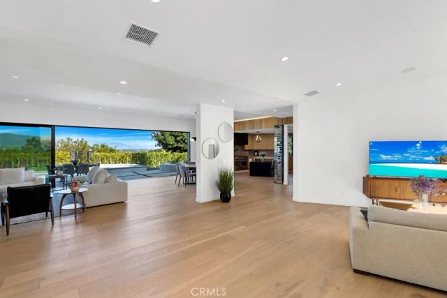 15641 High Knoll Road, Encino, CA 91436