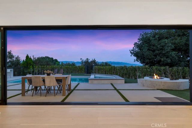 15641 High Knoll Road, Encino, CA 91436