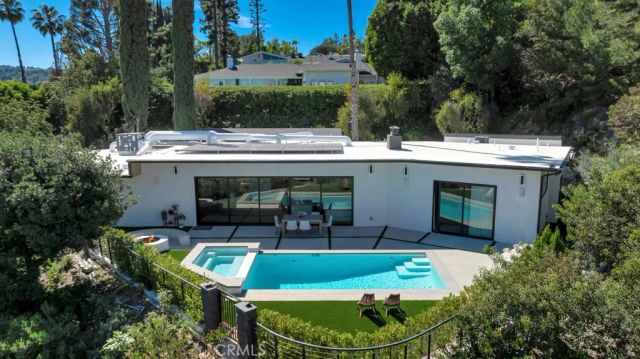 15641 High Knoll Road, Encino, CA 91436